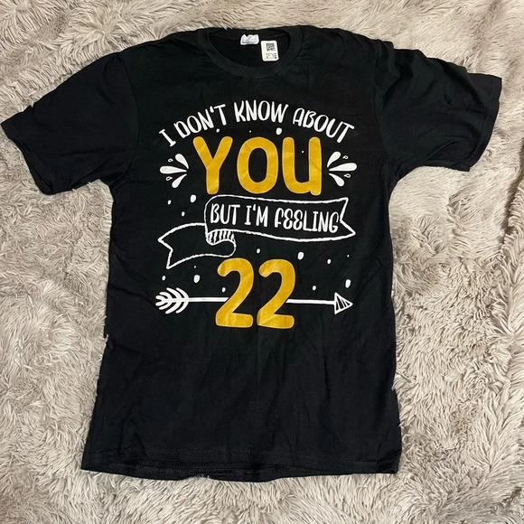 Swiftie Inspired “Feeling 22” Black Short Sleeve T-Shirt Small - Picture 1 of 4